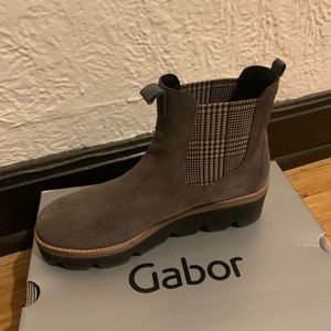 Suede ankle boots. Made in Portugal.